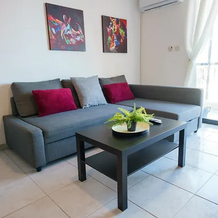 Seaview Anteia's Finikoudes In Apartment Larnaca