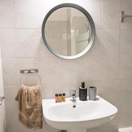 Seaview Anteia's Finikoudes In Apartment Larnaca
