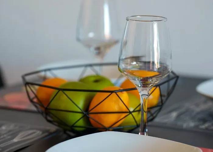 Lägenhet Anteia's Seaview Just Steps From Finikoudes Larnaca