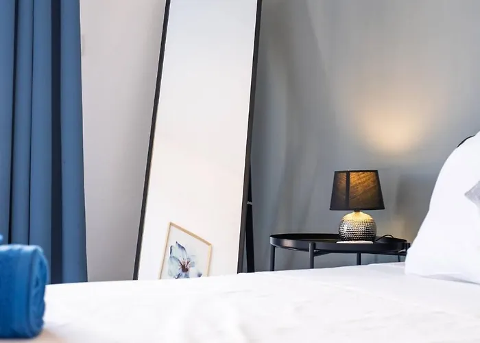 Lägenhet Anteia's Seaview Just Steps From Finikoudes *