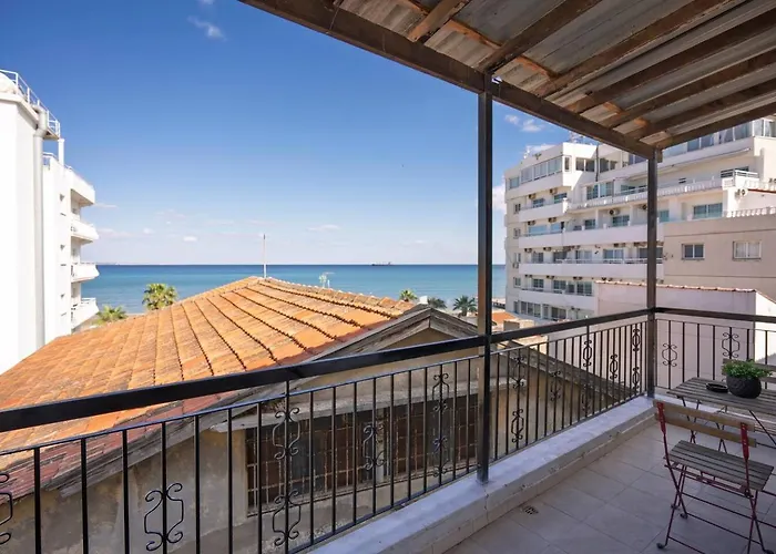 Anteia's Seaview Just Steps From Finikoudes Lägenhet *