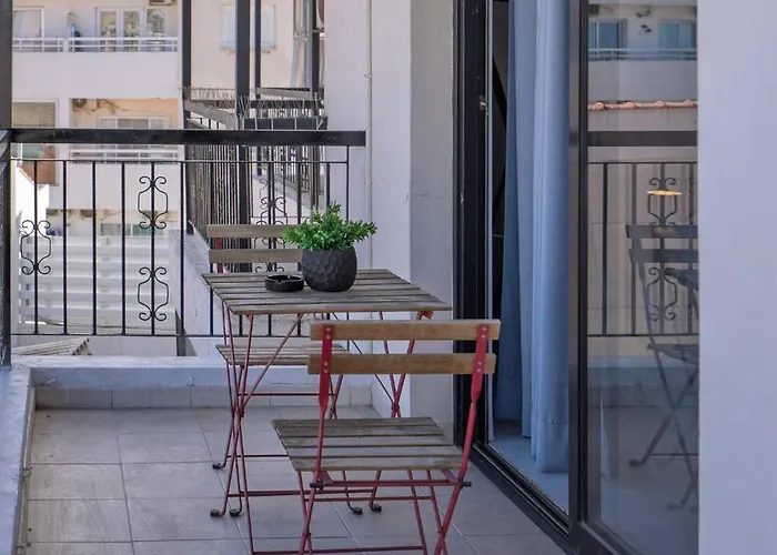 Anteia's Seaview Just Steps From Finikoudes Larnaca