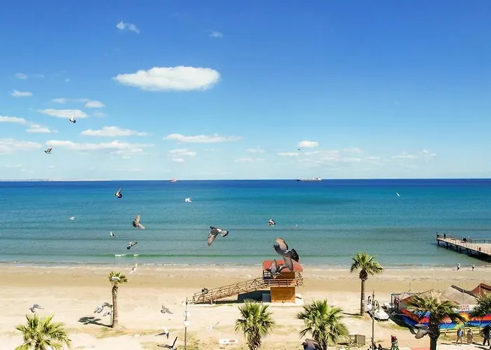 Lägenhet Anteia's Seaview Just Steps From Finikoudes *