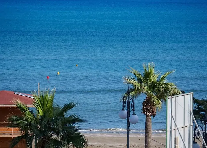 Anteia's Seaview Just Steps From Finikoudes Lägenhet *